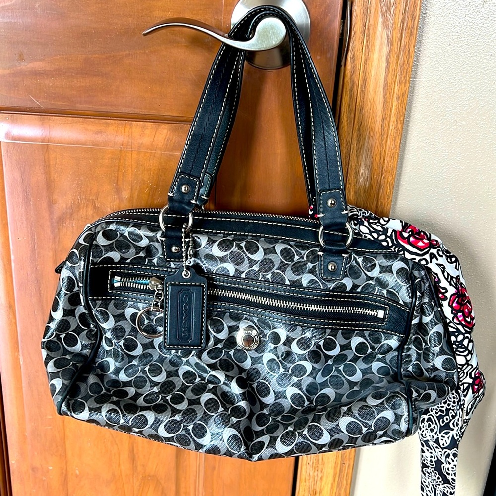 Beautiful Coach Leather Purse